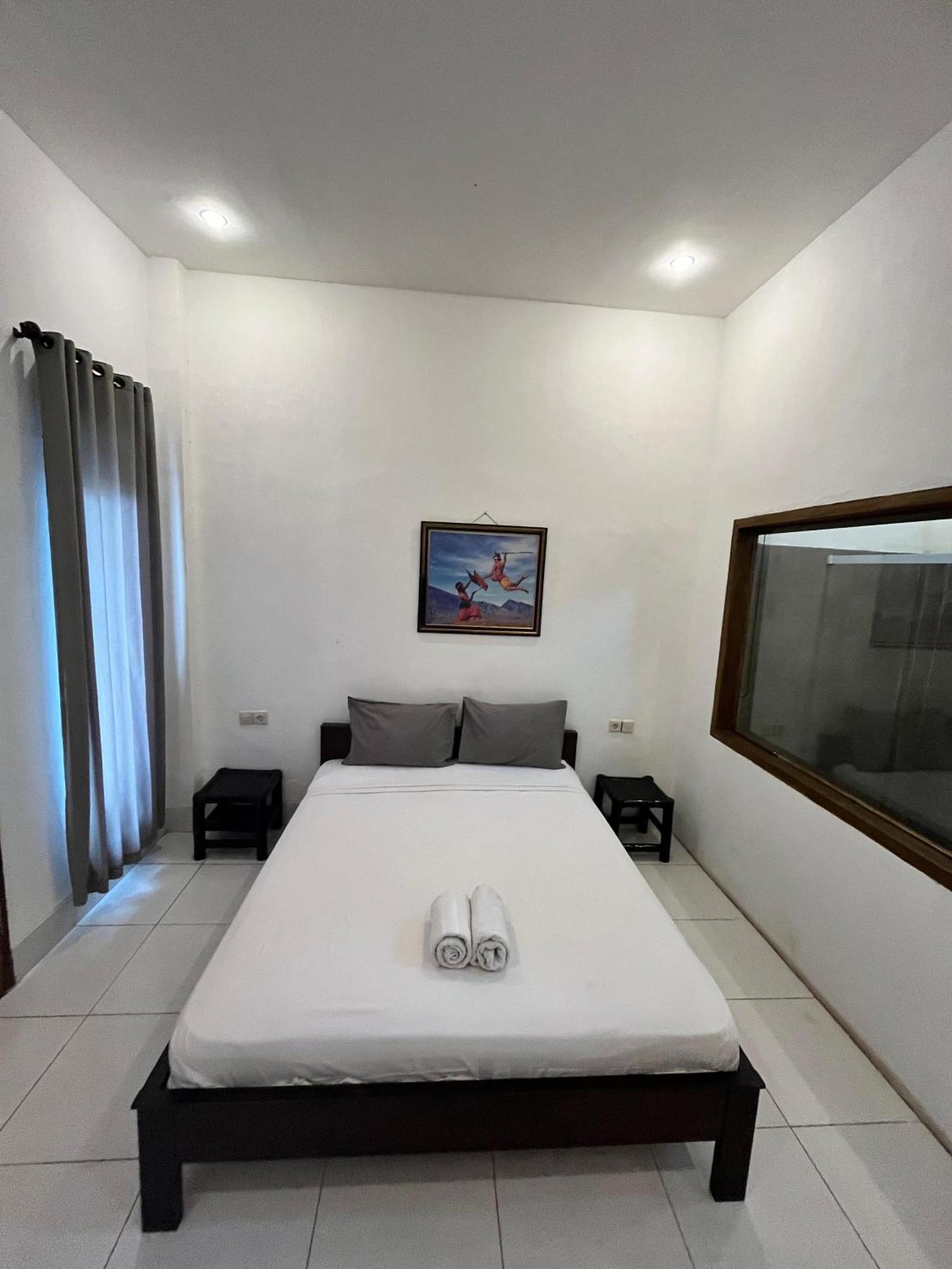 Bale Sunrise Hotel Gili Trawangan Exterior photo